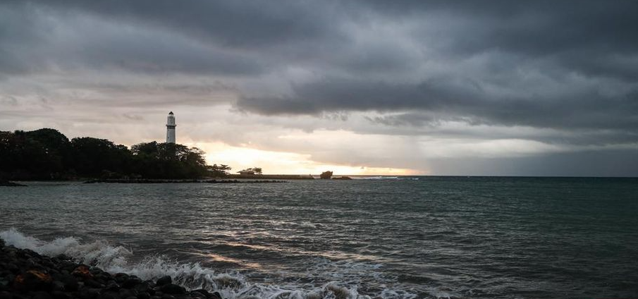 Mengintip Keindahan Pantai Santolo, Salah Satu Pantai Terindah di Jawa Barat!