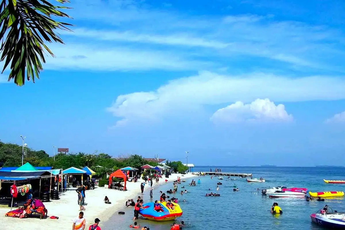 menikmati keindahan pantai tanjung pasir di tangerang