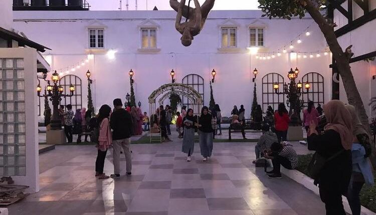 tempat wisata ikonik solo Gedung Djoeang 45