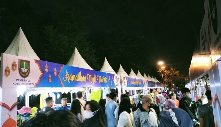 tempat wisata ikonik solo night market ngarsopuro