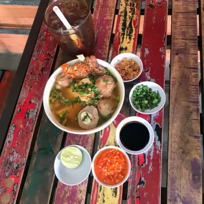 nikmat dan segar, ini 7 bakso di bali yang wajib dicoba, 1. Bakso Boedjangan Bali, 2. Baso Afung Bali, 3. Bakso Subur Bali, 4. Bakso Babi Thingadi, 5. Bakso Iga Canggu