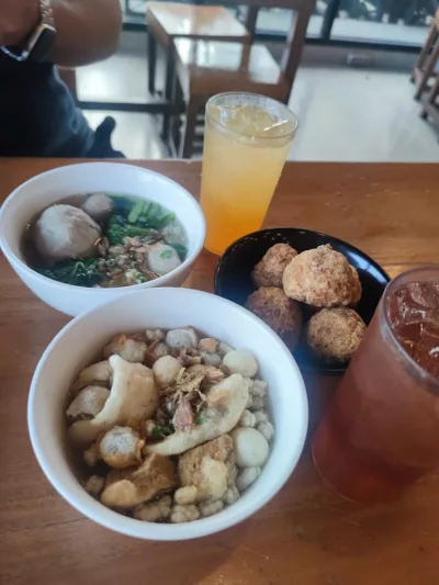 nikmat dan segar, ini 7 bakso di bali yang wajib dicoba, 1. Bakso Boedjangan Bali, 2. Baso Afung Bali, 3. Bakso Subur Bali, 4. Bakso Babi Thingadi, 5. Bakso Iga Canggu