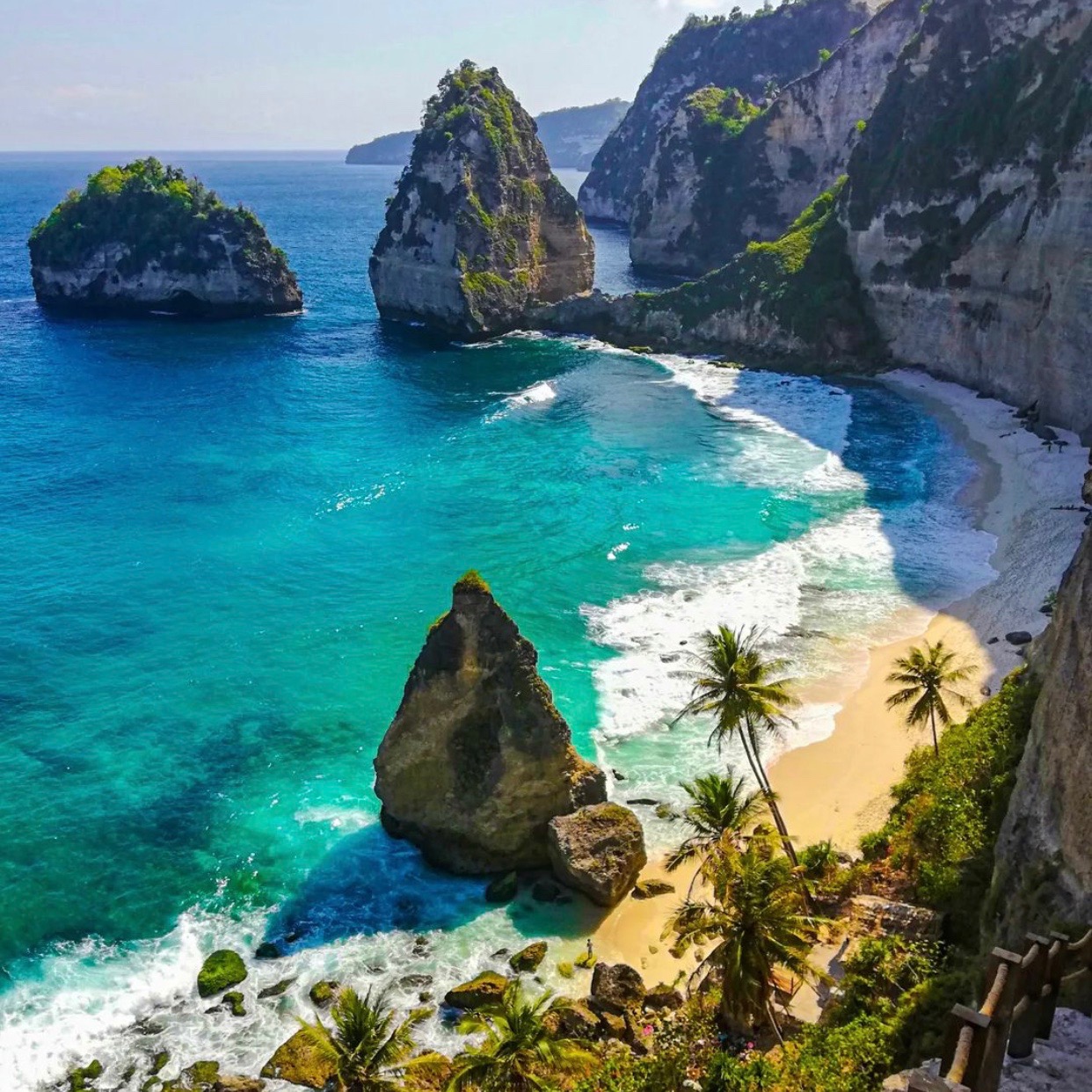 nikmati waktu berlibur dan bersantai di rekomendasi pantai di bali berikut ini!