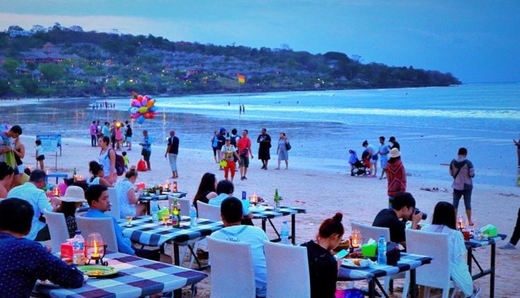 nikmati waktu berlibur dan bersantai di rekomendasi pantai di bali berikut ini!
