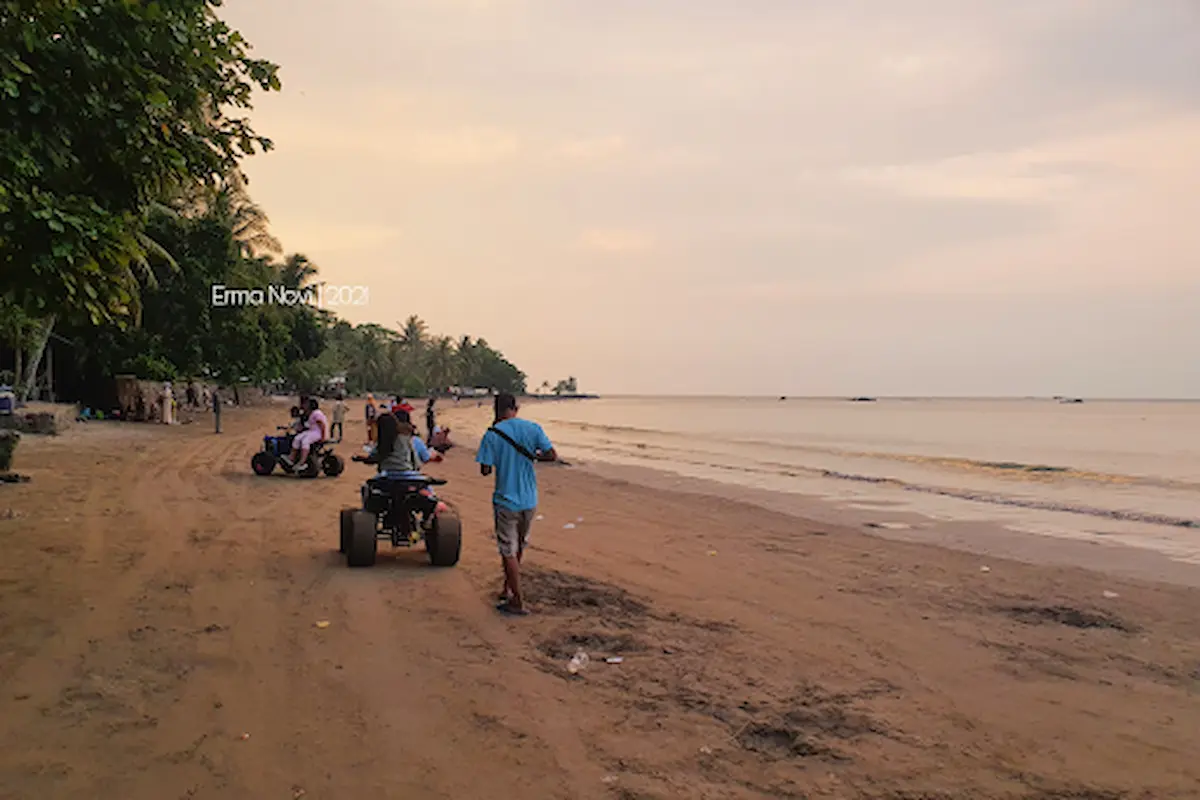 pantai adem anyer: tempat nyaman untuk bersantai
