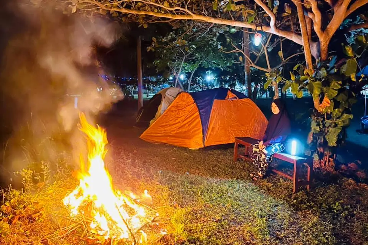 pantai adem anyer: tempat nyaman untuk bersantai