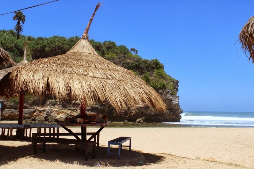 gunungkidul, jogja, pantai drini, yogyakarta, pantai drini, pantai indah di gunungkidul yogyakarta