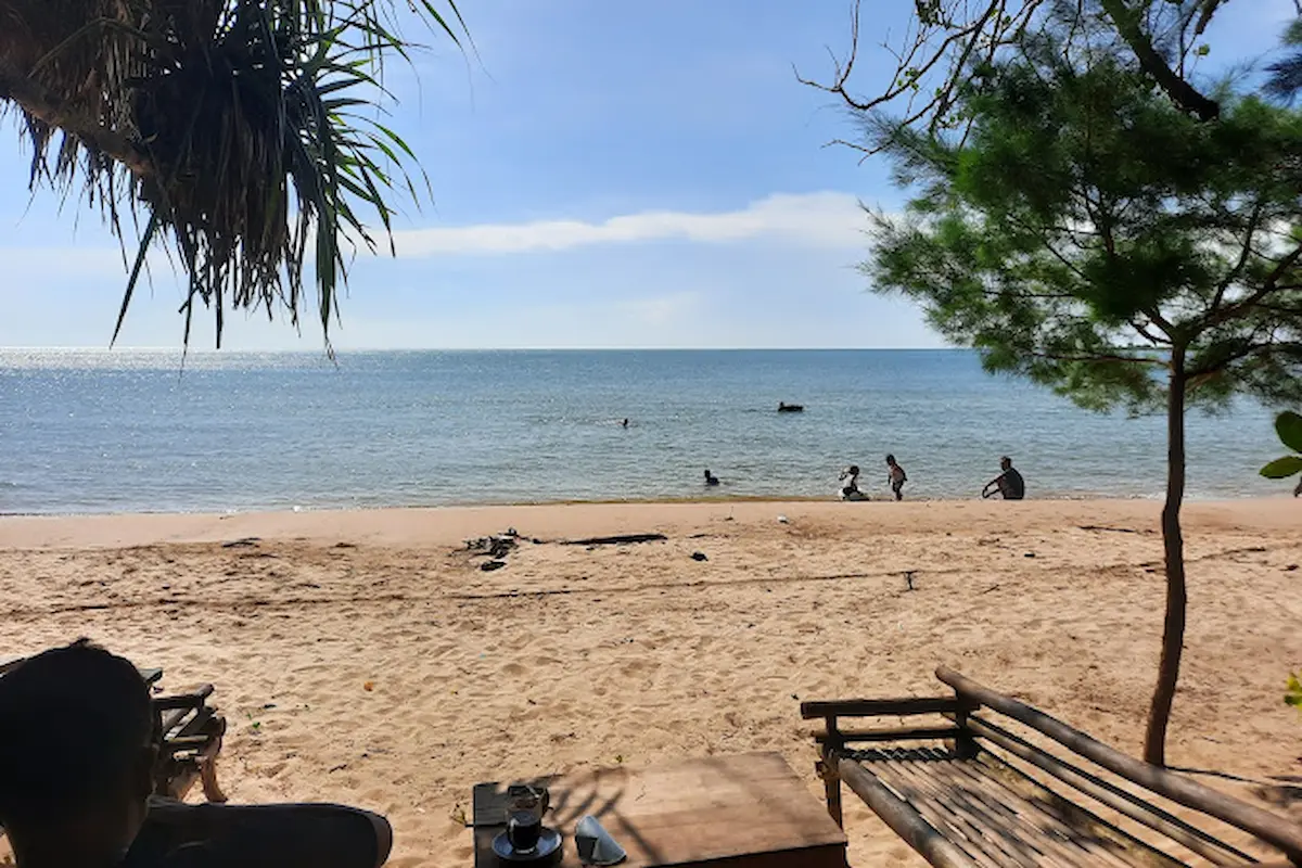 pantai pailus: destinasi wisata alam indah untuk liburan