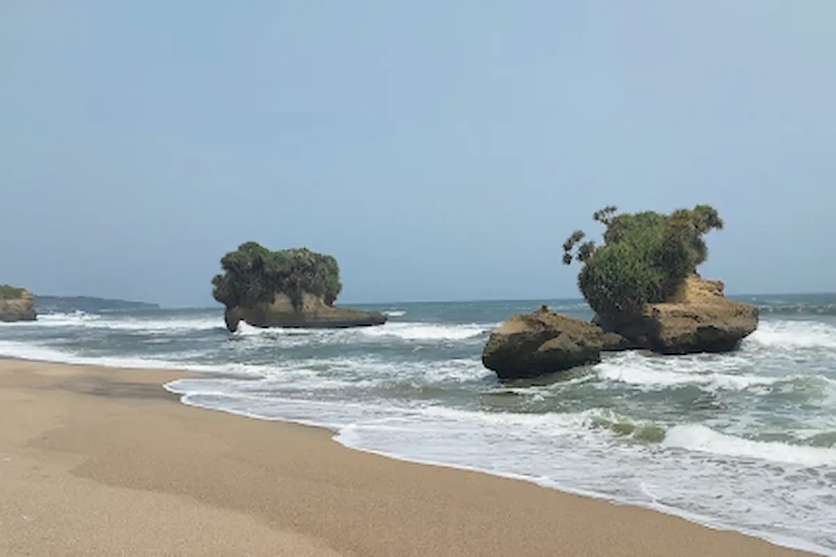 pantai panganten: destinasi romantis di tepi laut