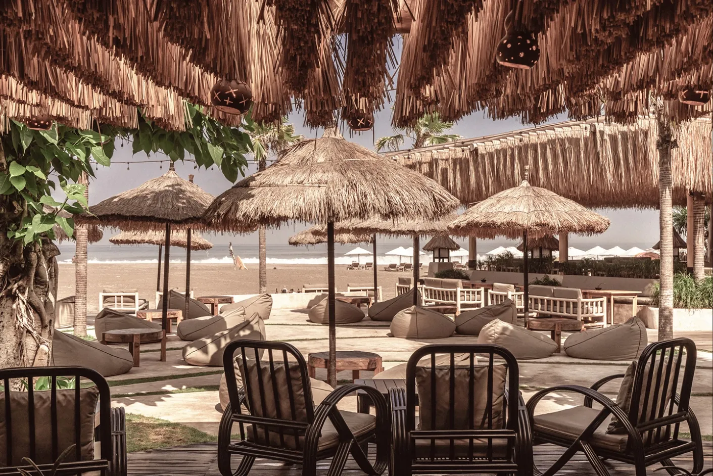 1, Sejarah, Lokasi dan Jam Buka, Daya Tarik Pantai Petitenget, Rekomendasi Kegiatan di Pantai Petitenget, Tempat Hangout di Sekitar Pantai Petitenget