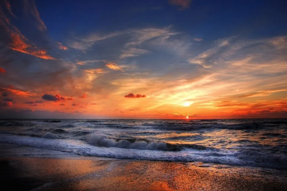 1, Sejarah, Lokasi dan Jam Buka, Daya Tarik Pantai Petitenget, Rekomendasi Kegiatan di Pantai Petitenget, Tempat Hangout di Sekitar Pantai Petitenget