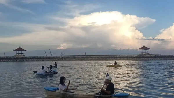pantai sanur: tiket masuk, jam buka, serta ragam aktivitasnya