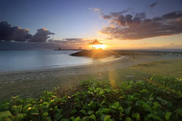 pantai sanur: tiket masuk, jam buka, serta ragam aktivitasnya