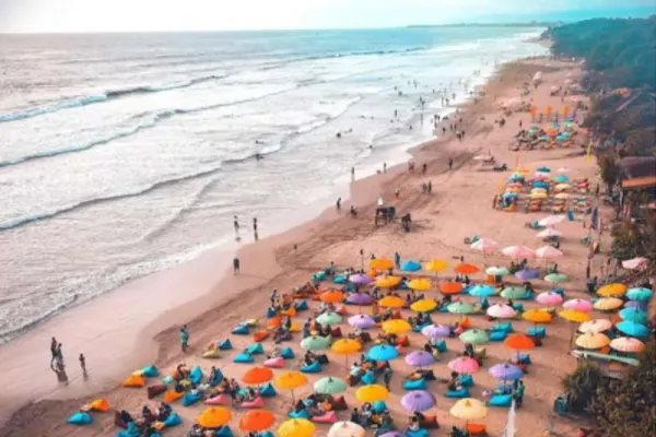 pantai seminyak: lokasi, daya tarik, dan rekomendasi aktivitas, Lokasi Pantai Seminyak, Daya Tarik Pantai Seminyak, Rekomendasi Aktivitas di Pantai Seminyak, Rekomendasi Tempat di Sekitar Pantai Seminyak