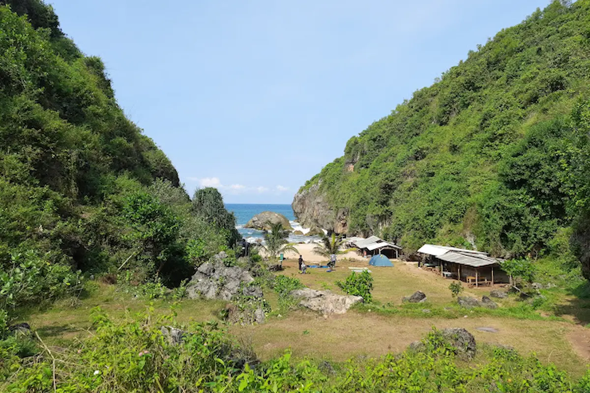 Pantai Wohkudu: Pesona Pantai Tersembunyi di Jawa Timur