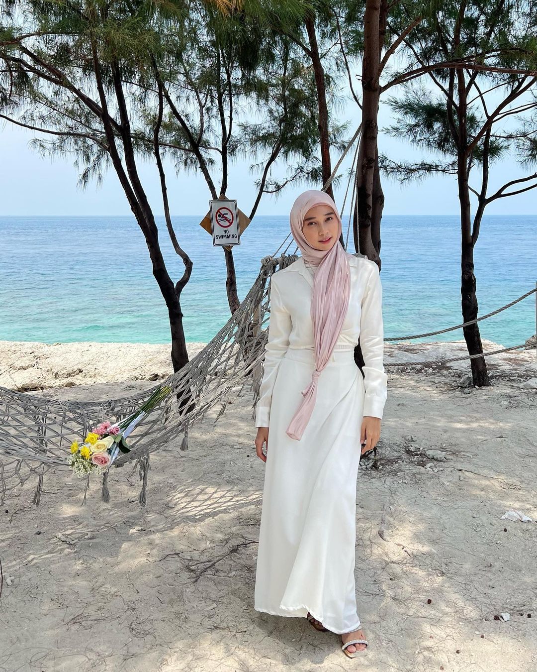 perbedaan pashmina silk dan shimmer, kamu lebih pilih mana?, 1. Pashmina silk , 2. Pashmina shimmer, 3. Bahan pashmina silk , 4. Bahan pashmina shimmer, 5. Perbedaan pashmina silk dan shimmer