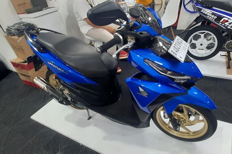 Plus Minus Pasang Stiker di Motor Dibanding Cat Ulang