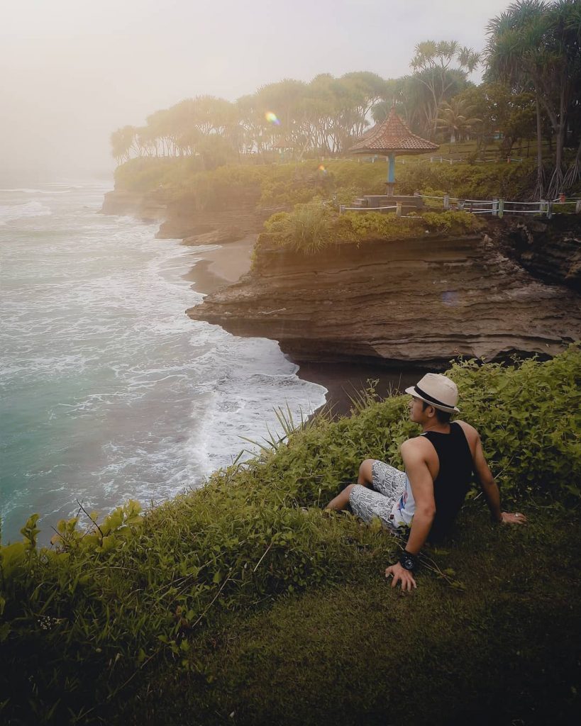 ciamis, jawa barat, pangandaran, pantai, pantai batu hiu, pantai batu hiu ciamis, pantai di ciamis, review, lokasi, dan harga tiket pantai batu hiu ciamis, Mengenal Pantai Batu Hiu Ciamis, Daya Tarik Pantai Batu Hiu Ciamis, Harga Tiket Masuk Pantai Batu Hiu, Jam Operasional
