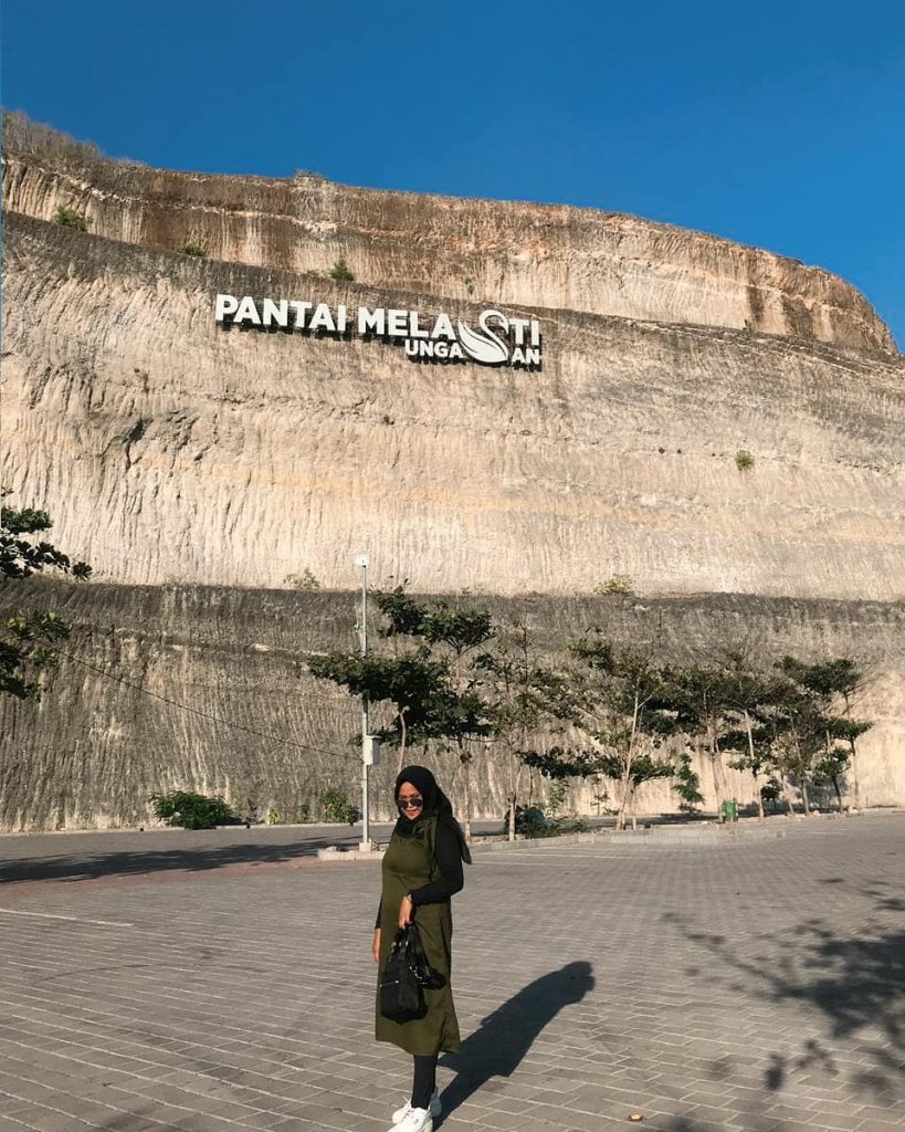 badung, bali, pantai, pantai badung, pantai di badung, pantai di bali, pantai melasti, pantai melasti bali, review, lokasi, dan harga tiket pantai melasti bali