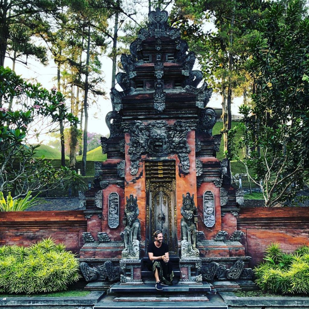bali, gianyar, pura tirta empul, pura tirta empul bali, review, lokasi, dan harga tiket pura tirta empul bali