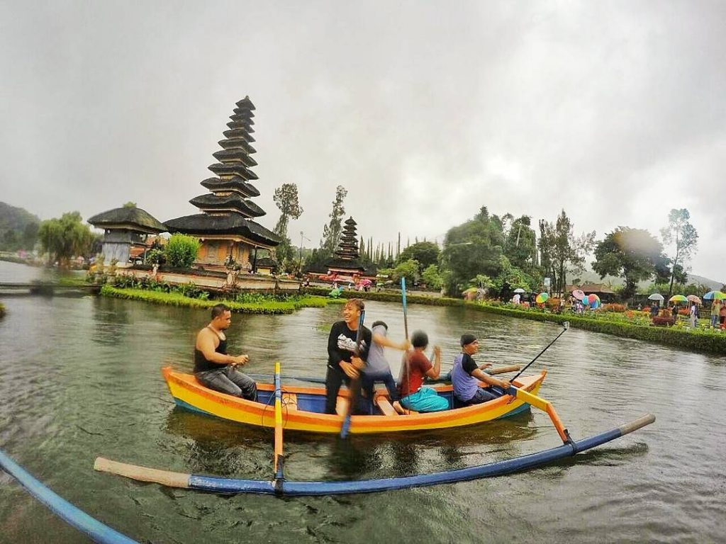 bali, danau, danau beratan, danau beratan bali, tabanan, review, lokasi, dan tiket masuk danau beratan bali