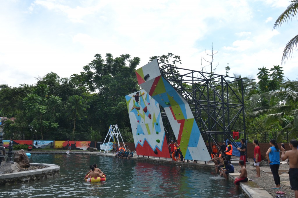 jawa tengah, owabong waterpark, purbalingga, review, lokasi dan tiket masuk owabong waterpark