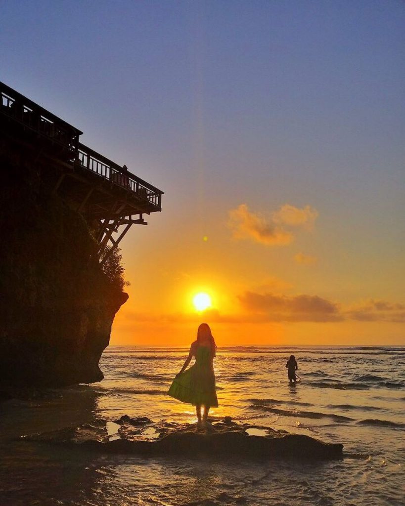 badung, bali, kuta, pantai, pantai badung, pantai bali, pantai suluban, review, lokasi, dan tiket masuk pantai suluban bali