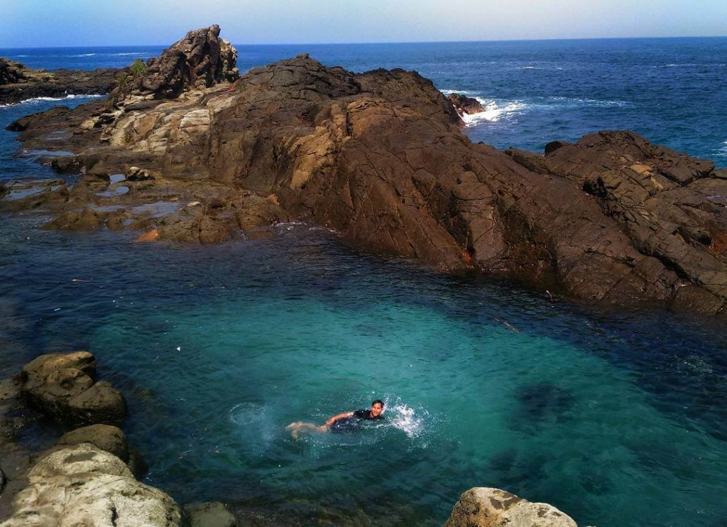 gunungkidul, jogja, pantai, pantai di gunungkidul, pantai di jogja, pantai wediombo, pantai wediombo gunungkidul, yogyakarta, review, lokasi, dan tiket masuk pantai wediombo jogja