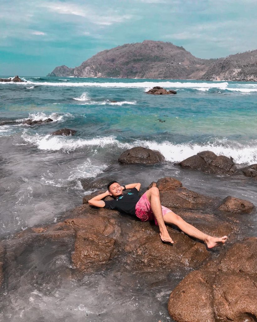 gunungkidul, jogja, pantai, pantai di gunungkidul, pantai di jogja, pantai wediombo, pantai wediombo gunungkidul, yogyakarta, review, lokasi, dan tiket masuk pantai wediombo jogja