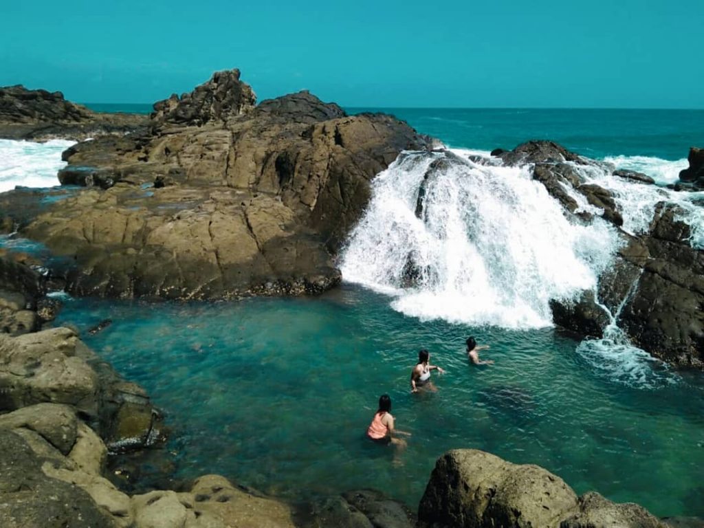 gunungkidul, jogja, pantai, pantai di gunungkidul, pantai di jogja, pantai wediombo, pantai wediombo gunungkidul, yogyakarta, review, lokasi, dan tiket masuk pantai wediombo jogja