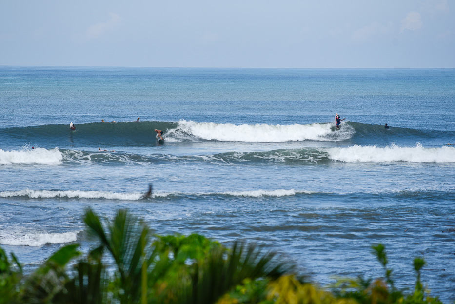siap untuk menantang ombak? kunjungi pantai terbaik untuk surfing berikut ini!