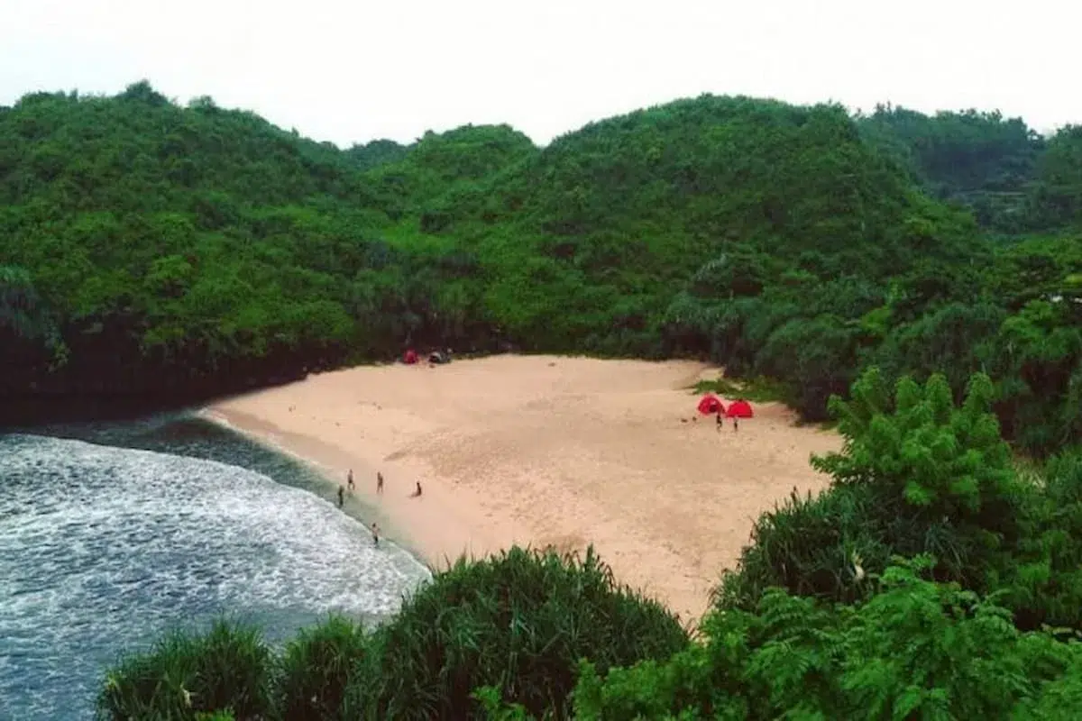 termasuk hidden gem, ini dia 10 pantai tersembunyi di jogja yang jarang orang tahu