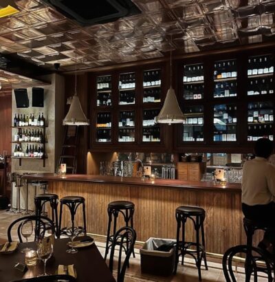 top 10+ bar di jakarta selatan yang paling cozy dan fun