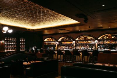 top 10+ bar di jakarta selatan yang paling cozy dan fun