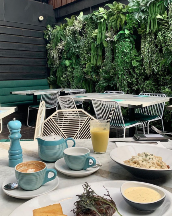 top 10+ cafe di seminyak yang recommended dan instagramable