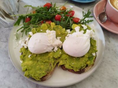 top 10+ cafe di seminyak yang recommended dan instagramable