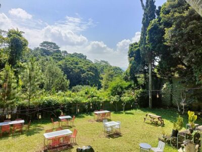 top 10+ cafe outdoor di bandung yang vibesnya refreshing