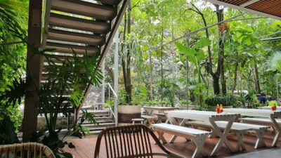 top 10+ cafe outdoor di bandung yang vibesnya refreshing