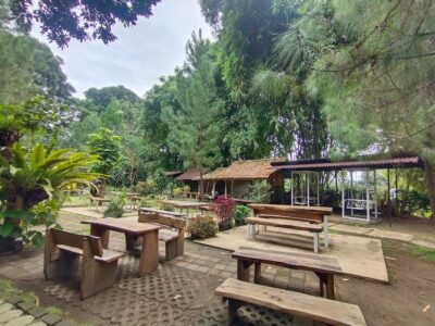 top 10+ cafe outdoor di bandung yang vibesnya refreshing