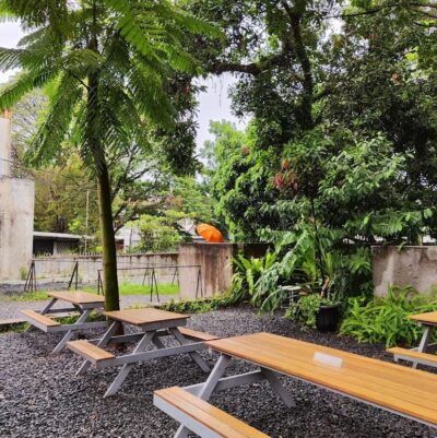 top 10+ cafe outdoor di bandung yang vibesnya refreshing