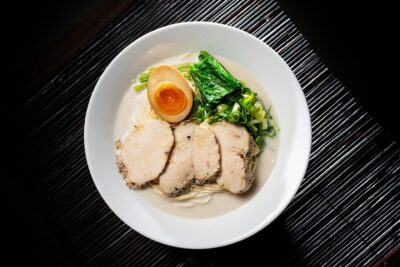 top 10+ ramen di bali yang enak dan otentik, wajib coba!