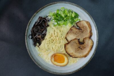 top 10+ ramen di bali yang enak dan otentik, wajib coba!
