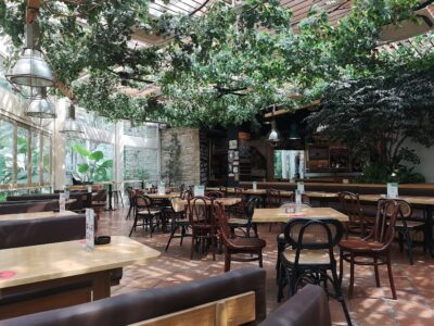 top 10+ rekomendasi bar di jakarta barat yang nyaman buat hangout