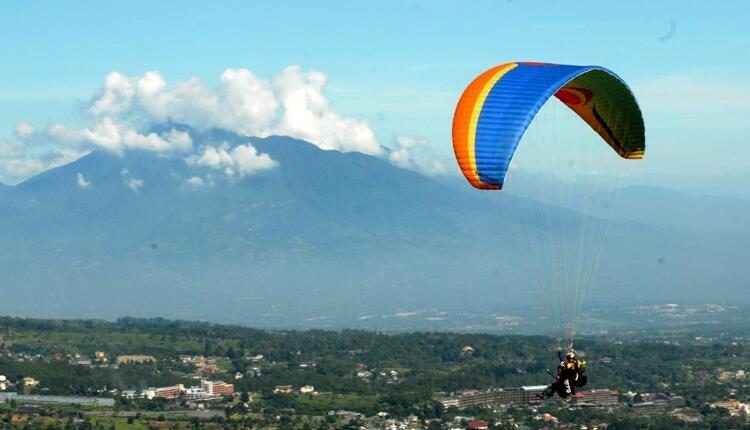 Paralayang Gantole Puncak