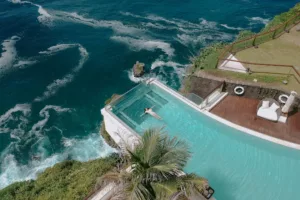 top 11+ beach club di bali yang makanannya enak-enak