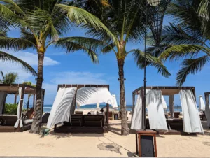 top 11+ beach club di bali yang makanannya enak-enak