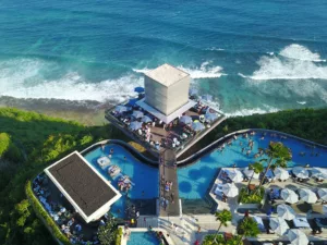 top 11+ beach club di bali yang makanannya enak-enak