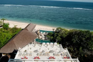 top 11+ beach club di bali yang makanannya enak-enak
