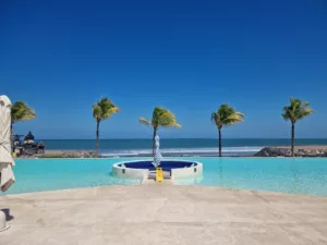 top 11+ beach club di bali yang makanannya enak-enak