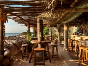 top 11+ beach club di bali yang makanannya enak-enak